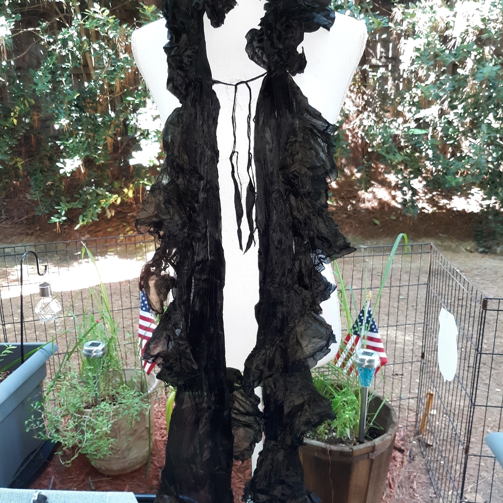 Late 1800-early 1900 ruffled Boa